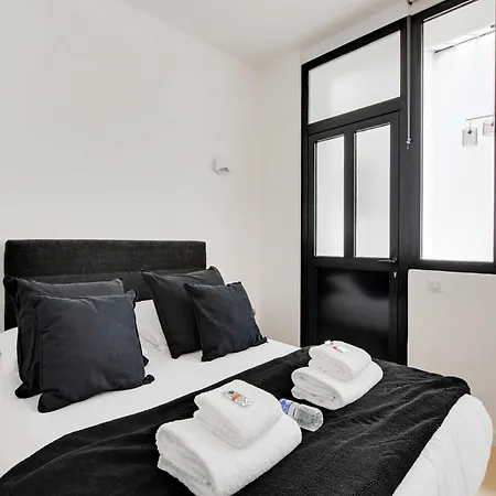 Daire Authentique - 1br- 2p- Voltaire