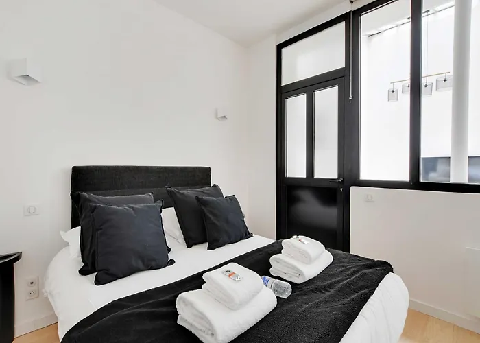 Daire Authentique - 1br- 2p- Voltaire
