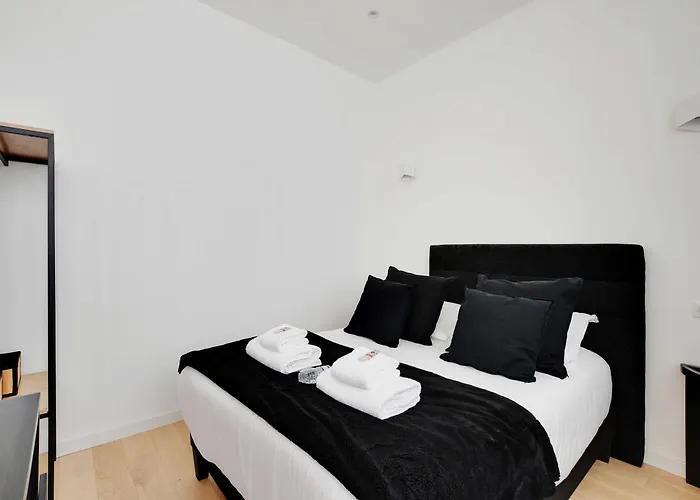 Authentique - 1br- 2p- Voltaire *