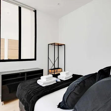 Authentique - 1br- 2p- Voltaire Apartment